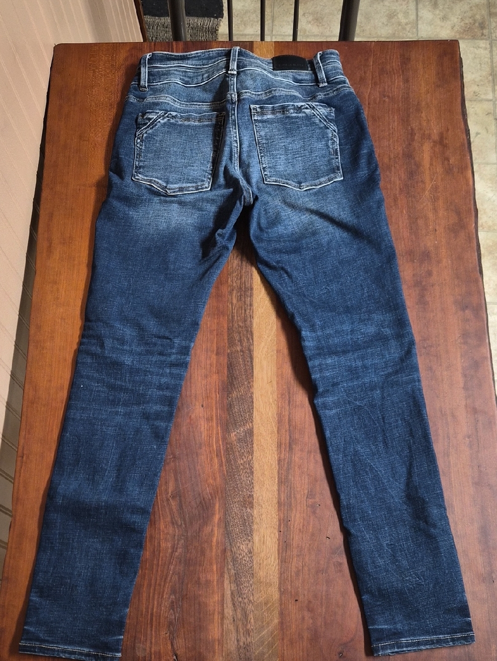 Buckle Women's Faded Blue Skinny Jeans - Picture 3 of 3